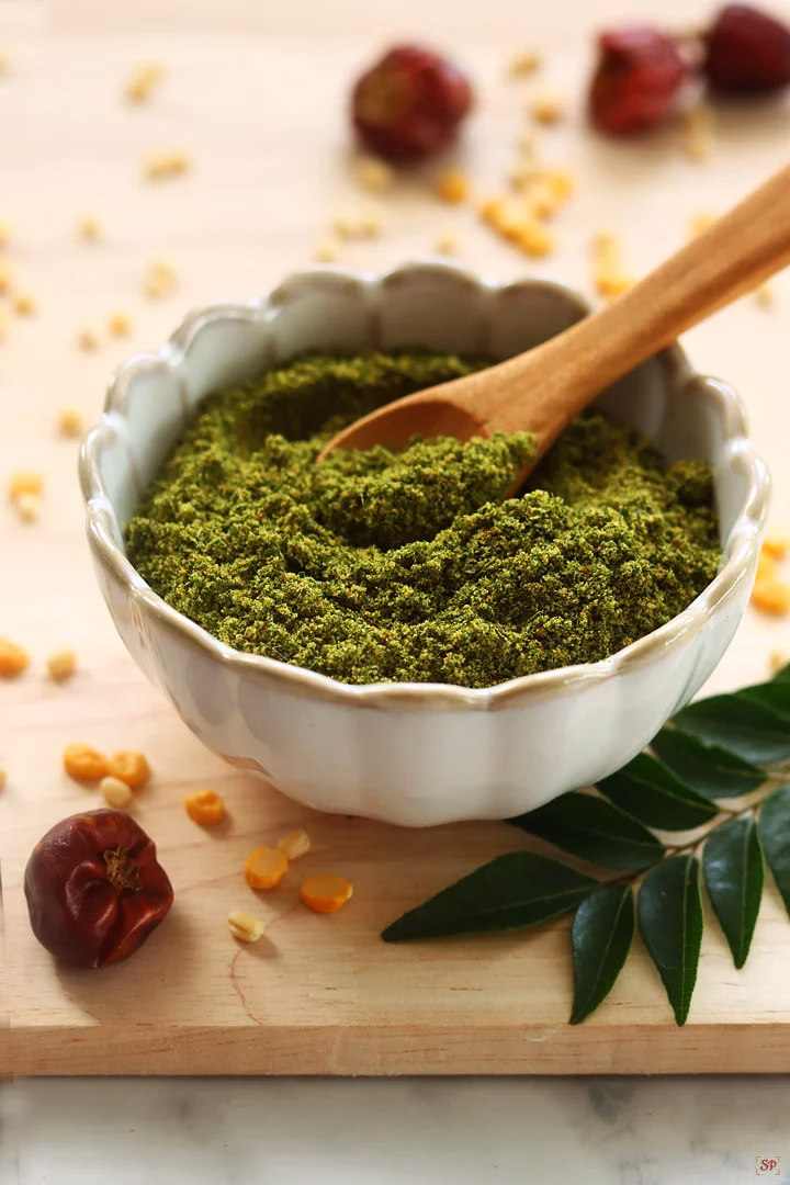 What to eat with curry leaves powder?
