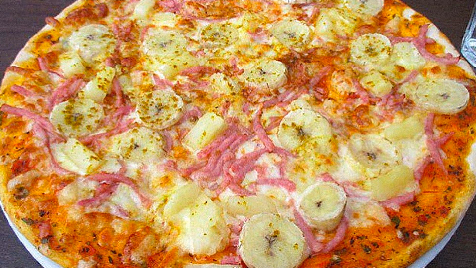 When was banana Curry pizza invented?