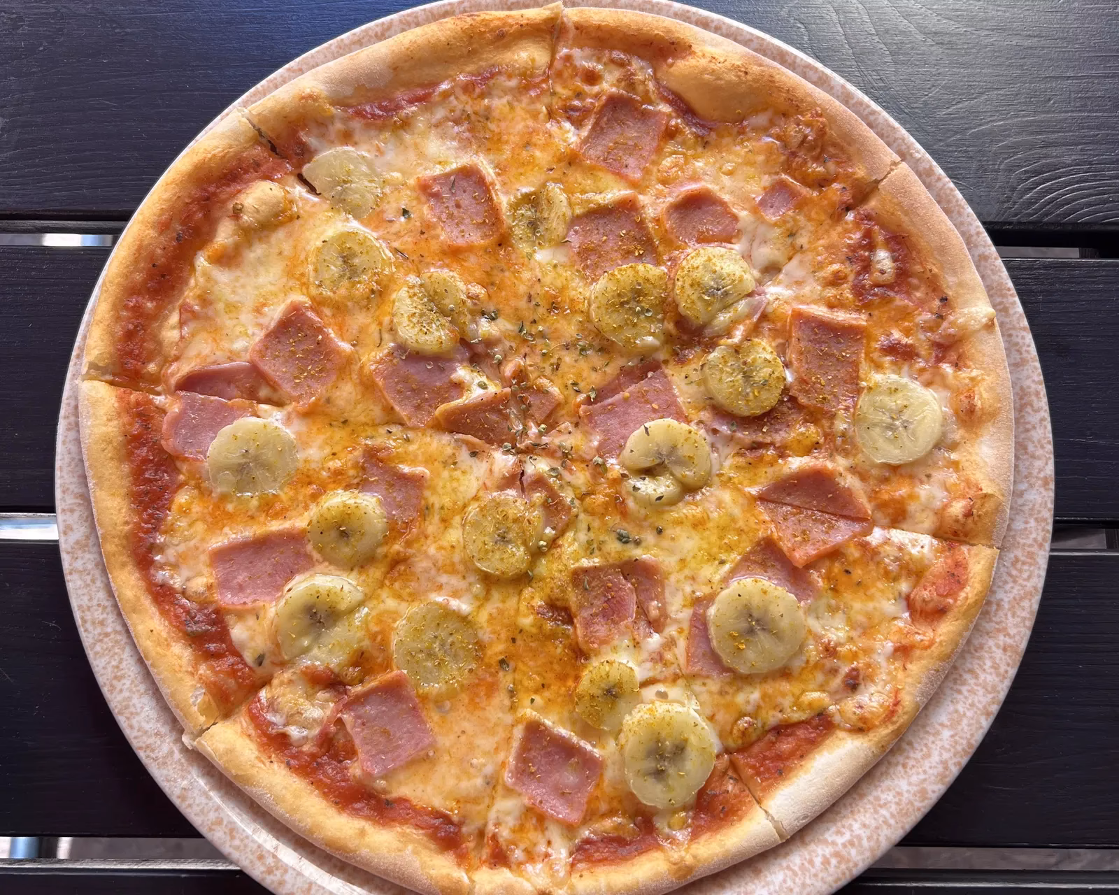What is a banana pizza made of?
