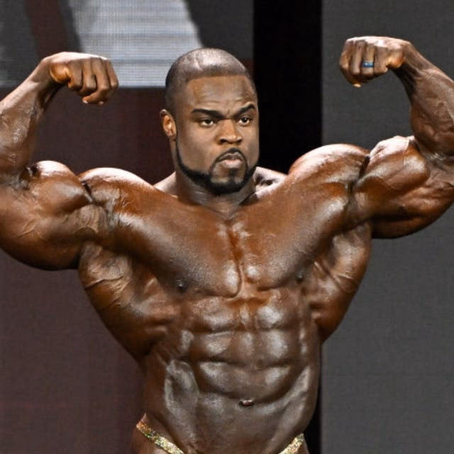 How much does Brandon Curry weigh?