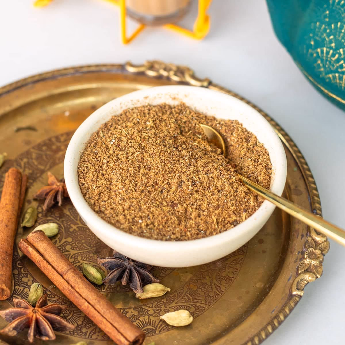 Do Gujaratis use whole spices in masala chai?