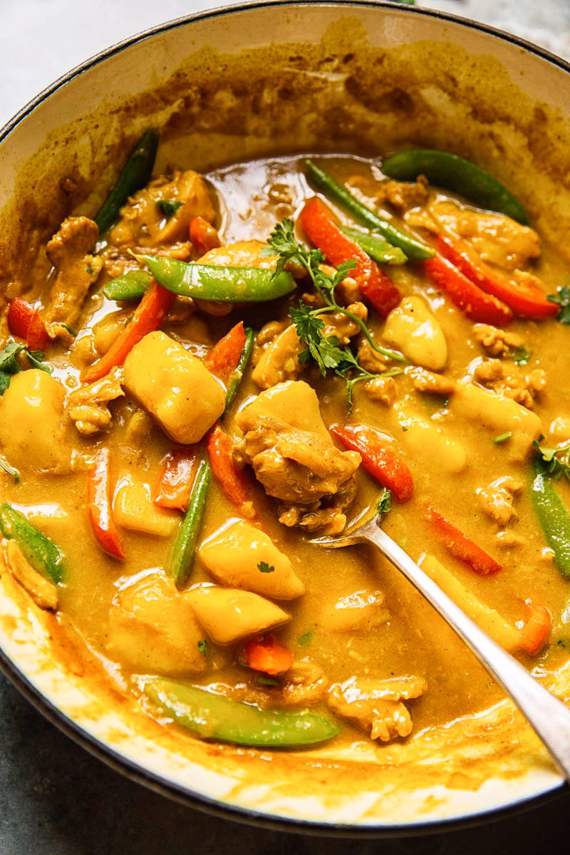 How do you cook Thai red curry in a wok?
