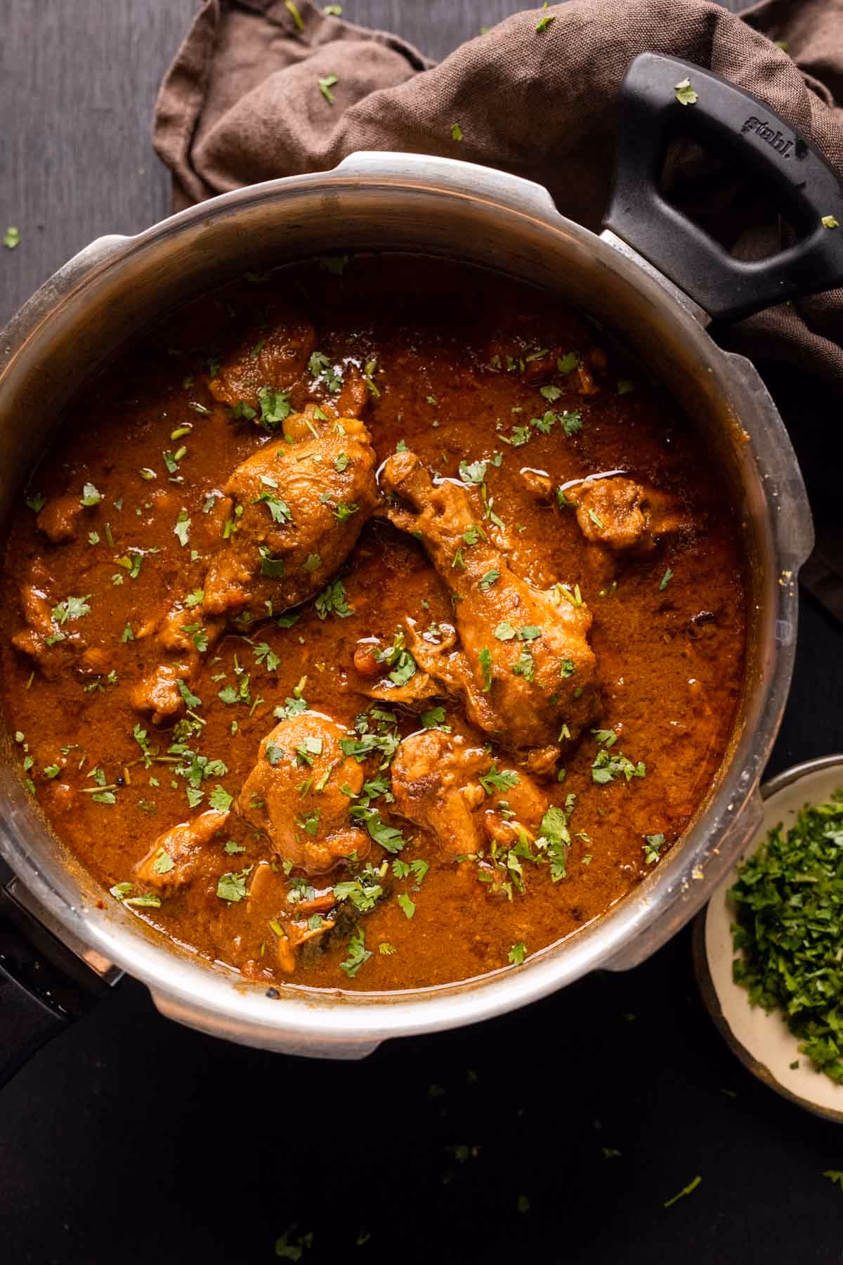 How to make curry gravy?