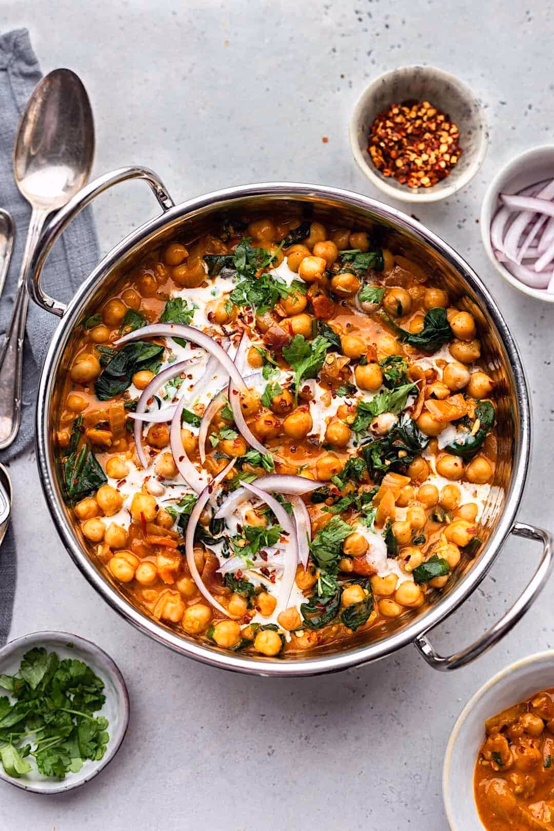 How to make healthy chickpea spinach Curry?