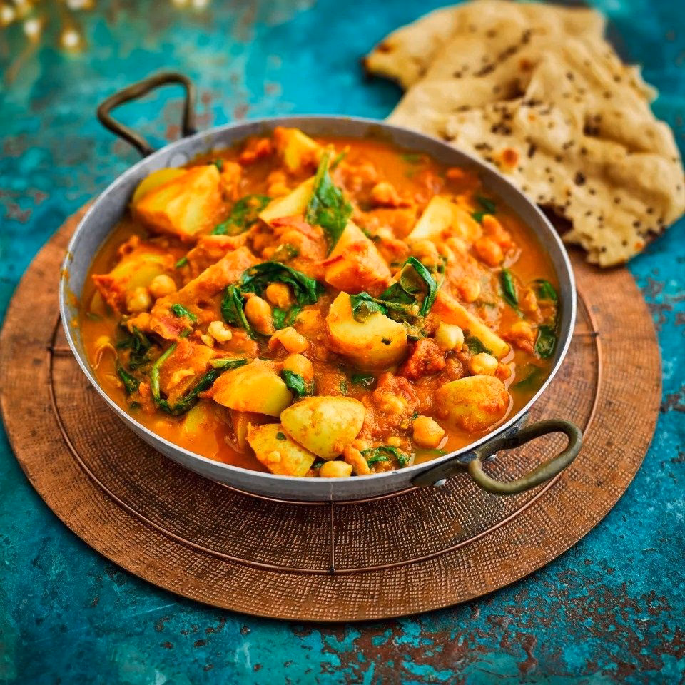 How to cook a fried potato & chickpea curry?