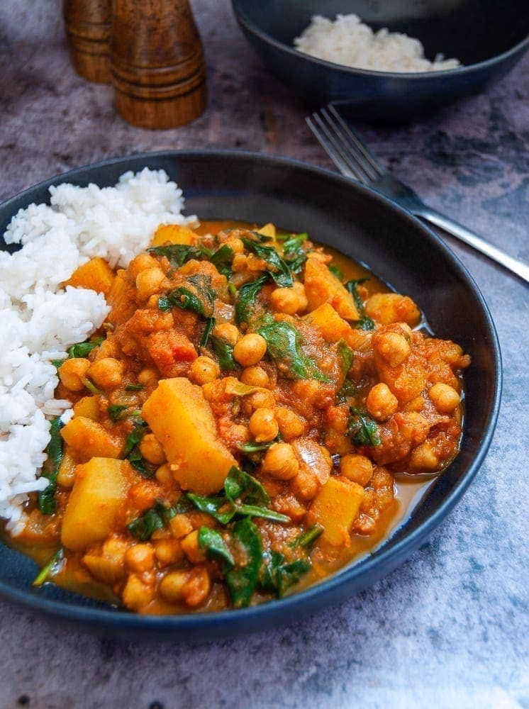 Does chickpea spinach potato curry need spices?