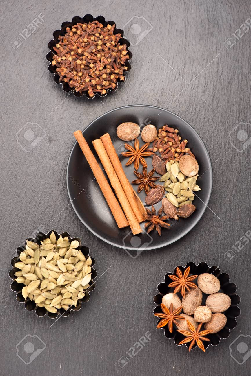 Which is better cardamom or nutmeg?