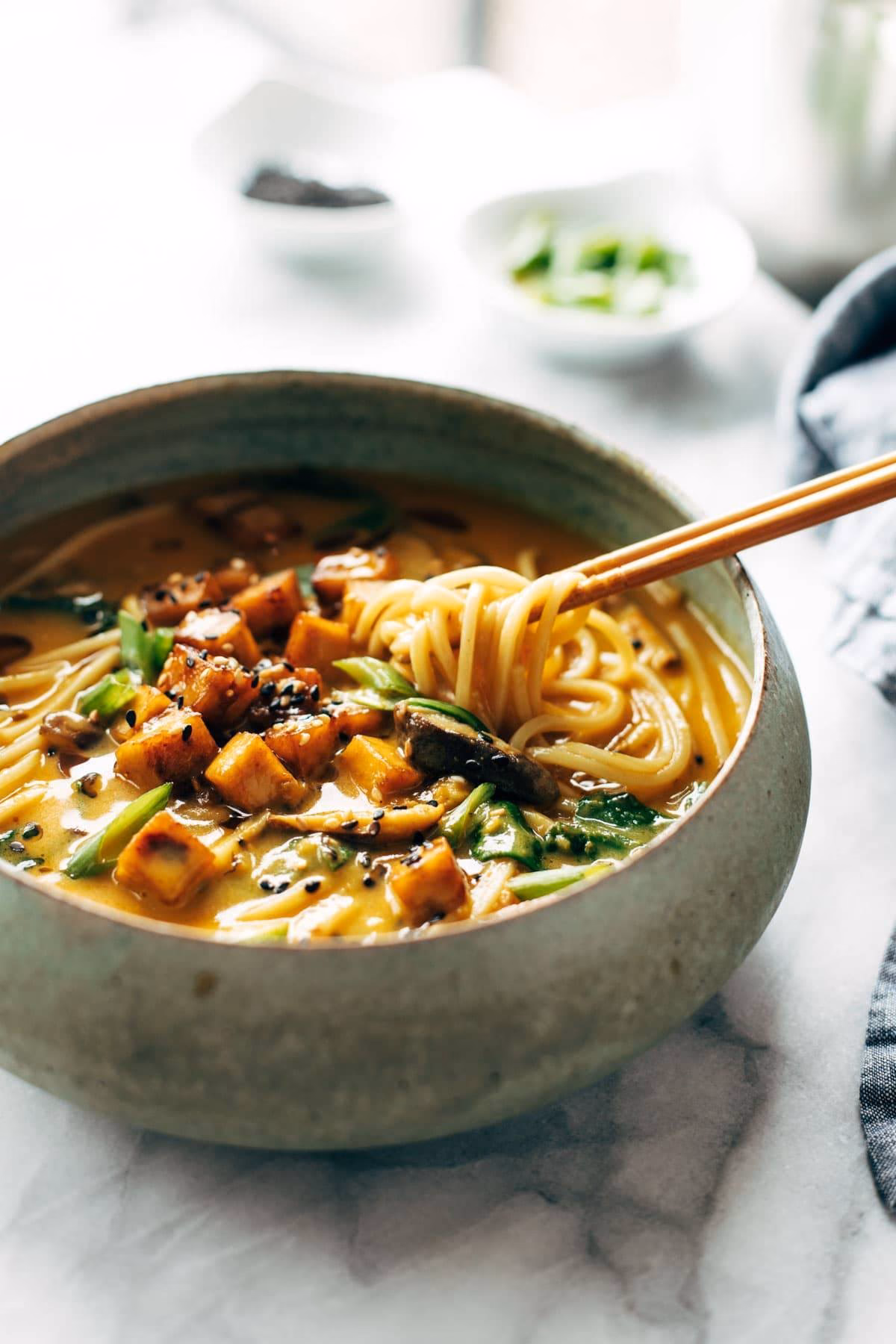 What vegetables can you add to this coconut curry ramen?