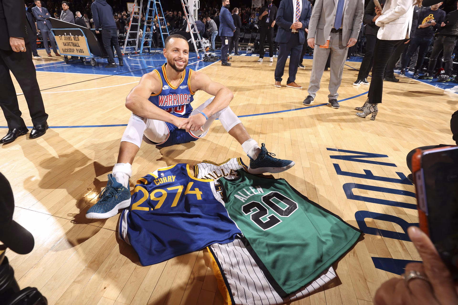 Did Stephen Curry make 105 consecutive 3-pointers?