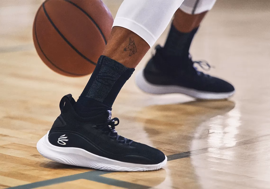 How does the Under Armour Curry Flow 8 function?