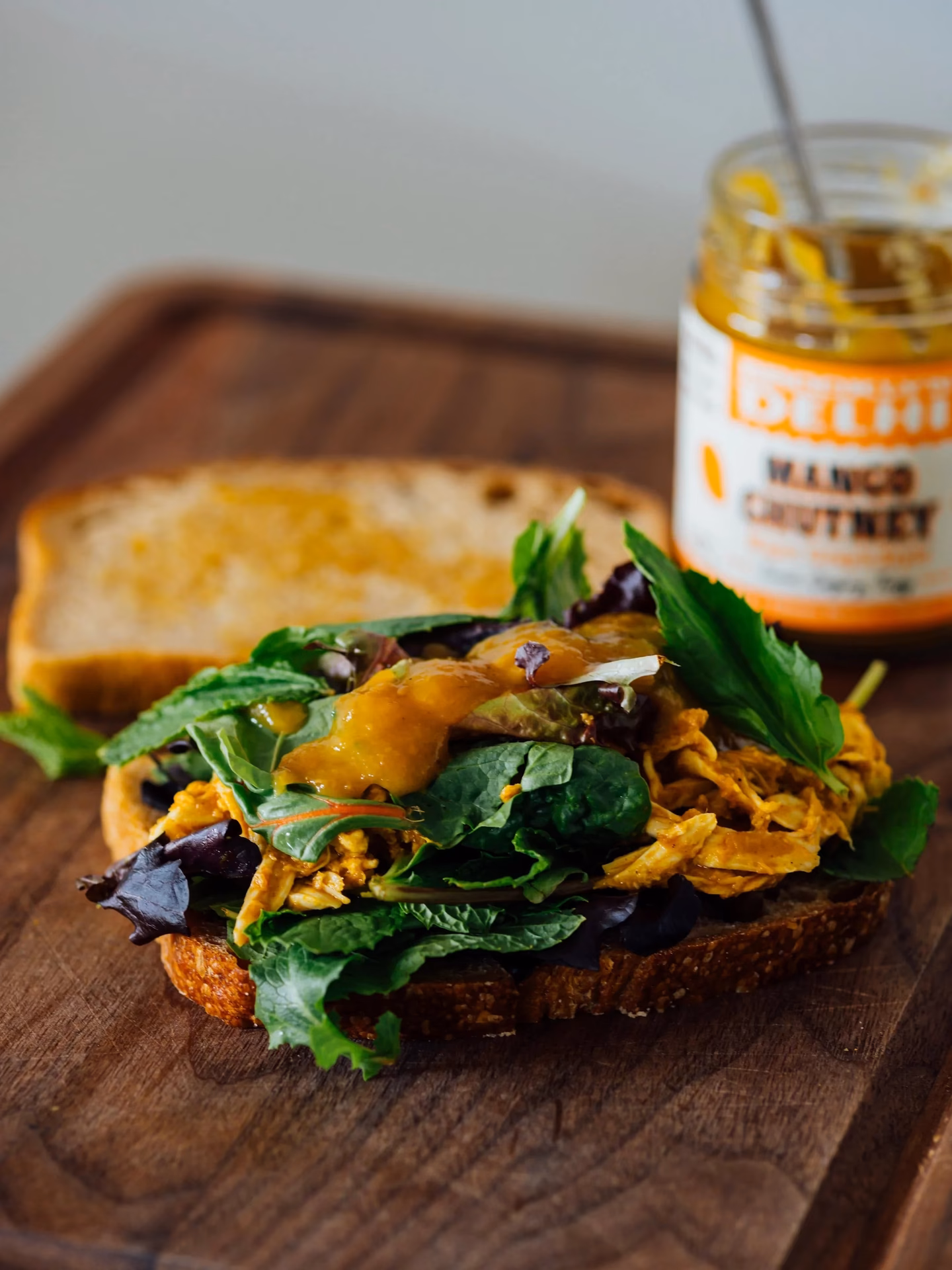 How do you cook chicken fillets in mango chutney?