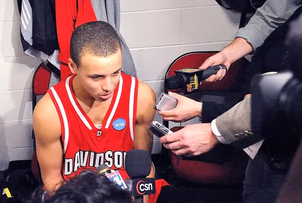 What types of data does Curry read?