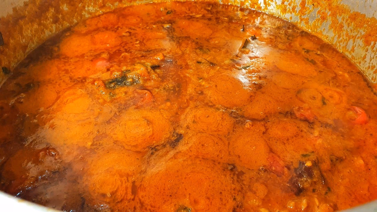 What is Indian base gravy?