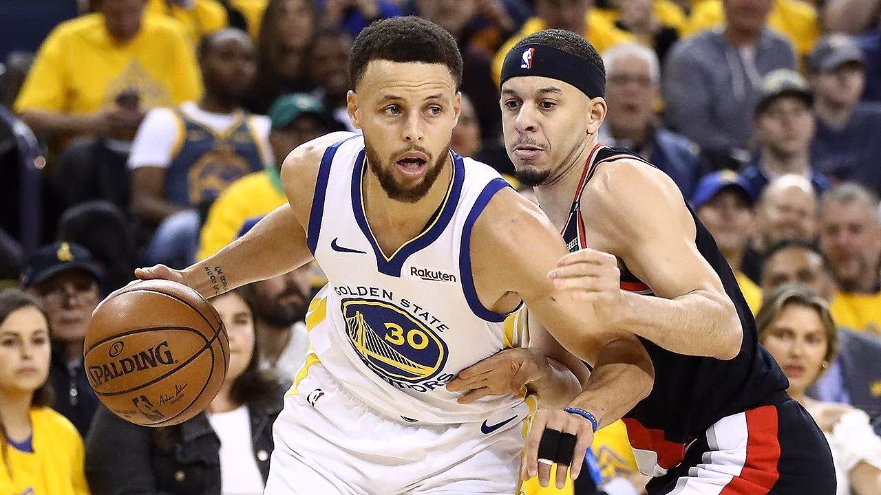 Where did Stephen Curry play college basketball?