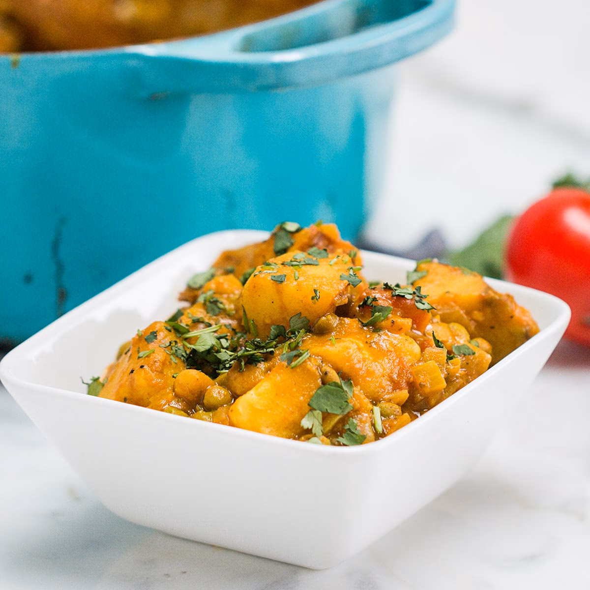 How do you make a chicken curry sauce?