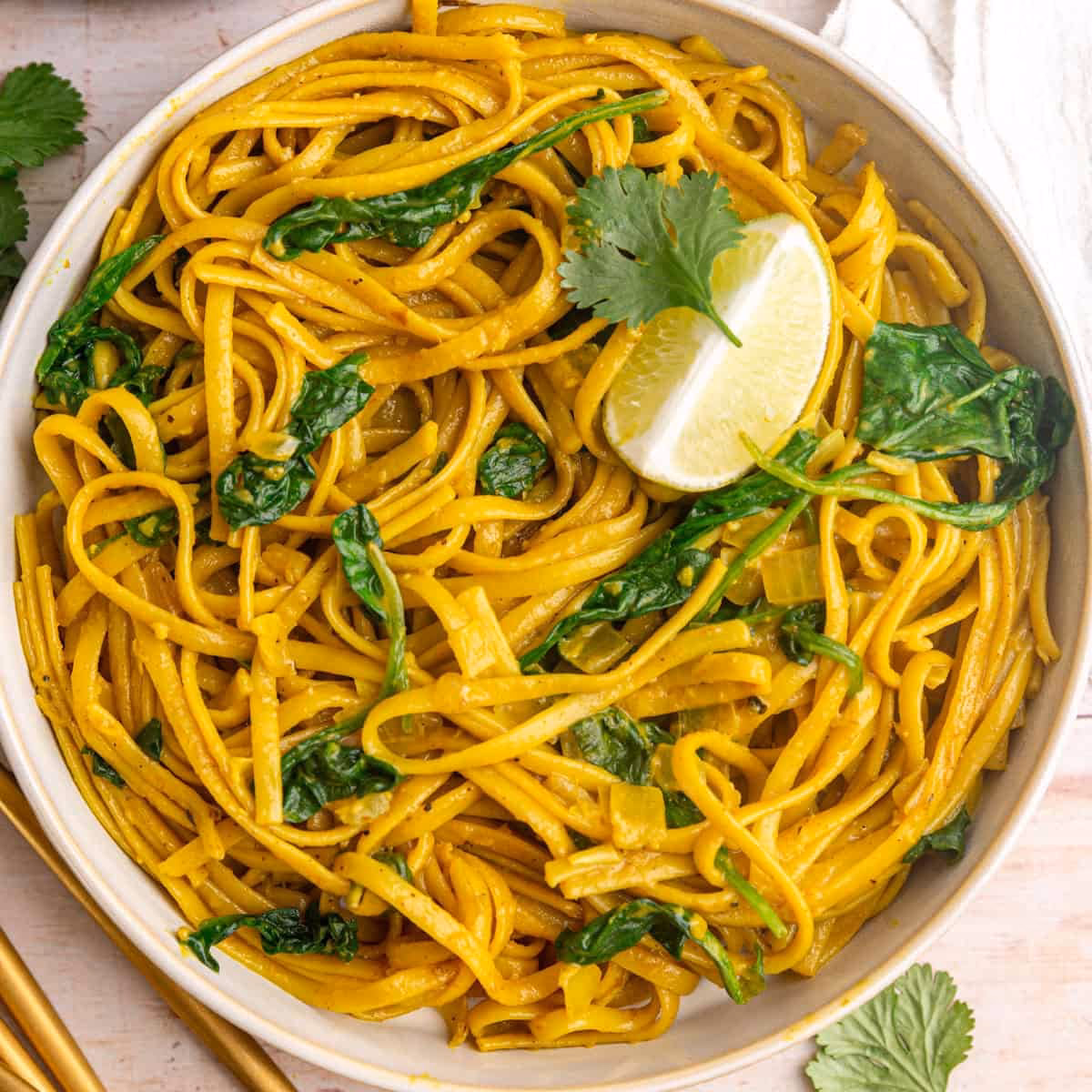 How do you make curry pasta?