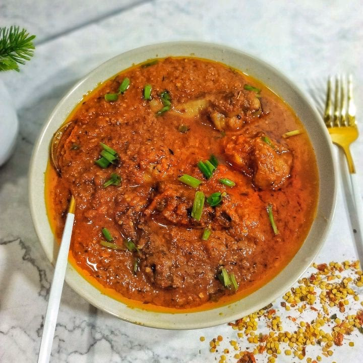 What is Nigerian chicken stew made of?