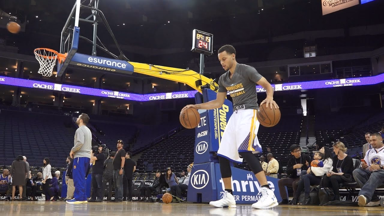 What is Stephen Curry's pregame warm-up routine?