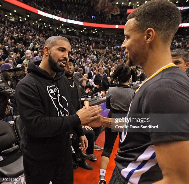 Did Stephen Curry make a three-point basket against Oklahoma City Thunder?