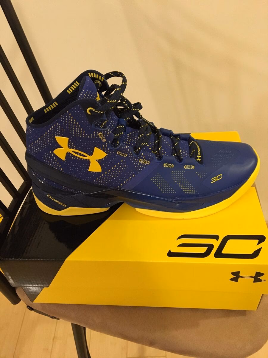 What color is Curry 2 'Dub Nation'?
