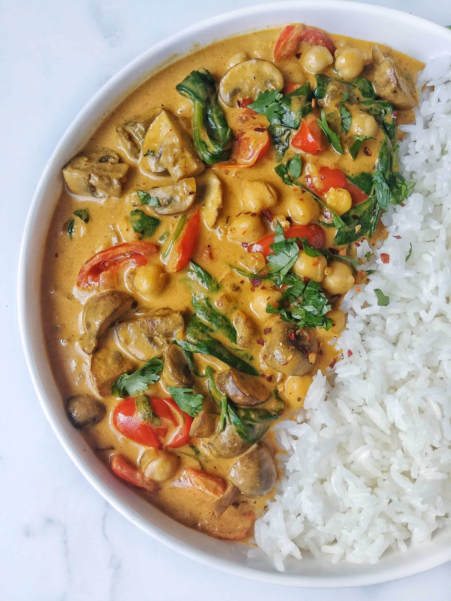 What is Vegan Chickpea Mushroom and Spinach Curry?