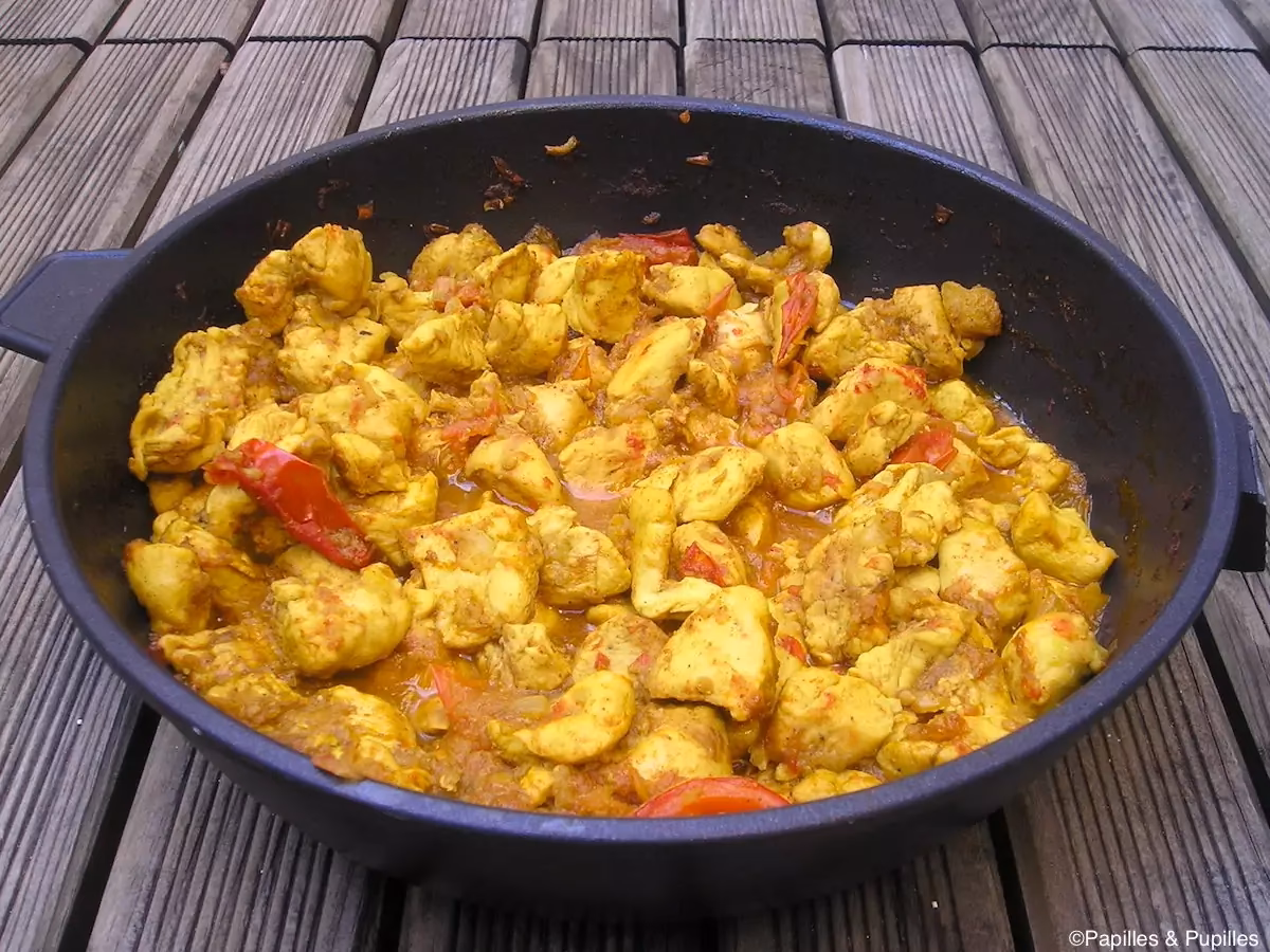 Comment faire cuire le curry dans cette recette?