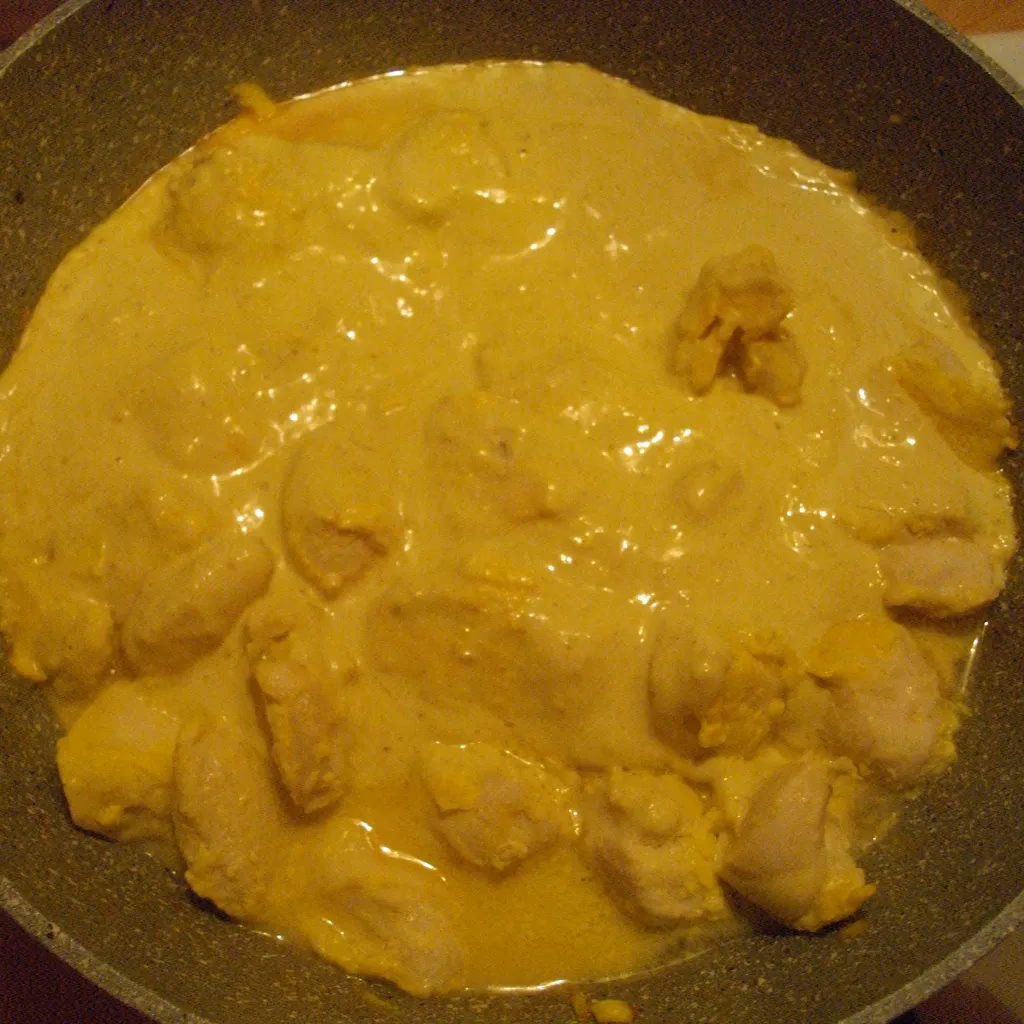 Comment faire un émincé de poulet au curry ?