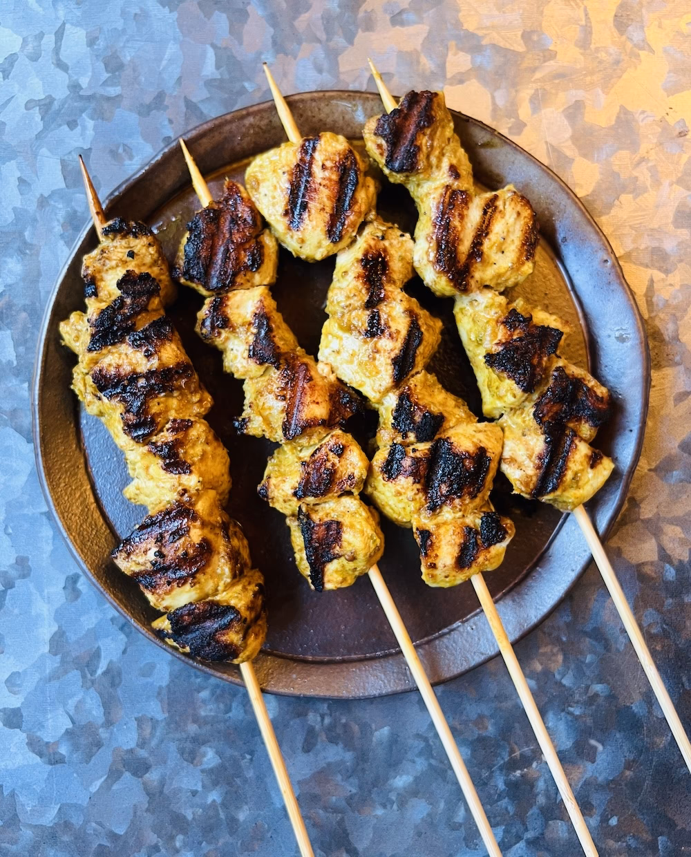 How do you eat chicken tikka?