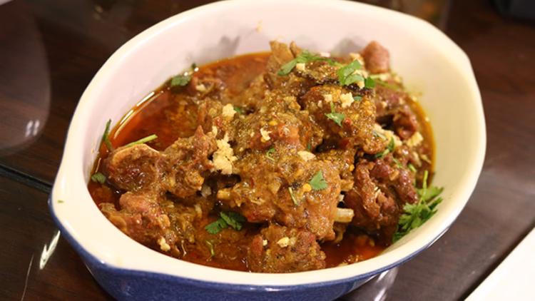 How to make Bhuna gosht?
