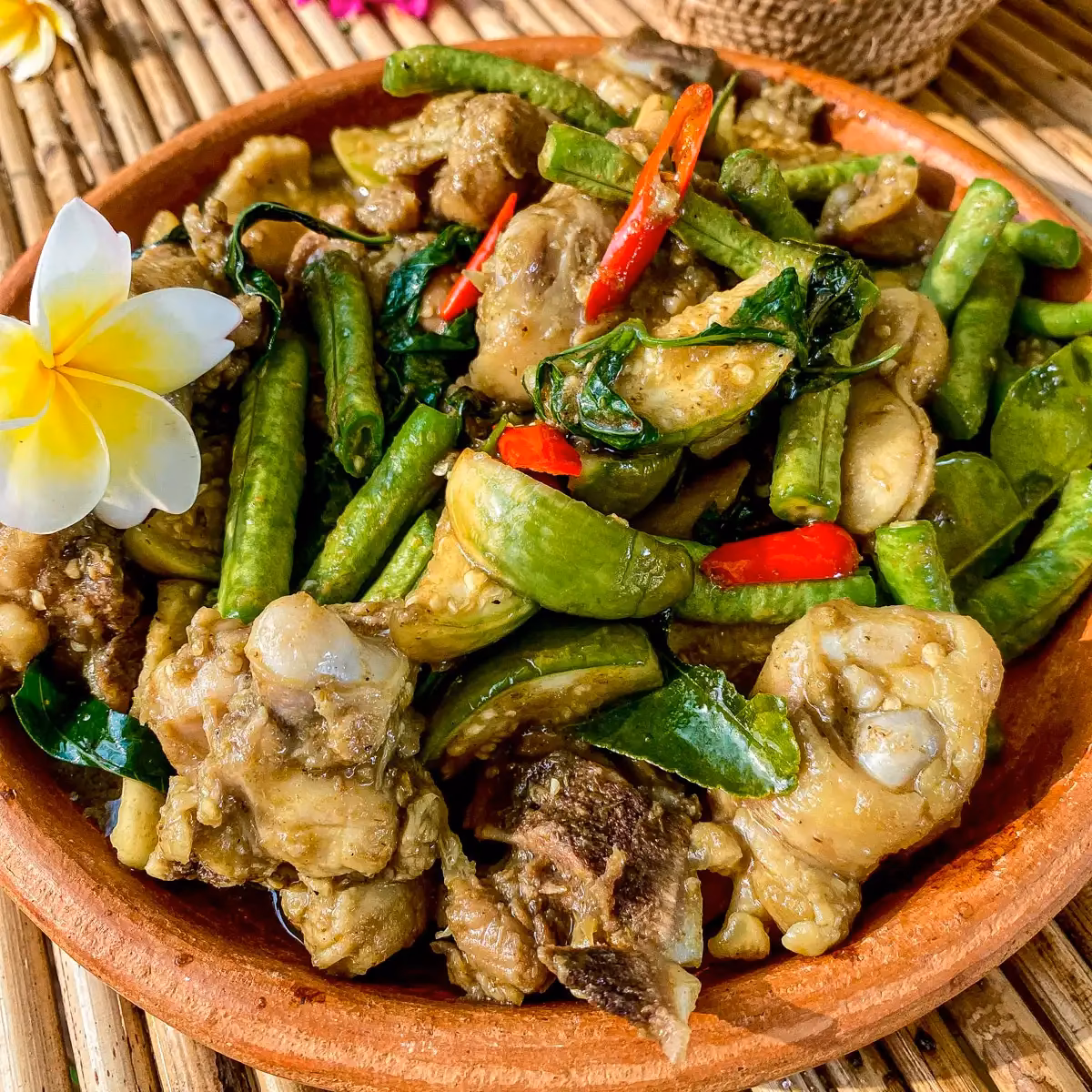 What is Thai-inspired green curry with chicken and veggies?