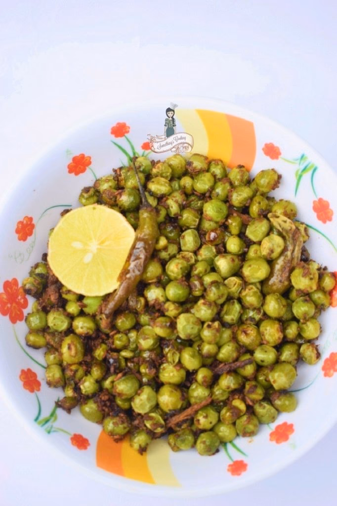 What seasoning goes well with Cooked peas?