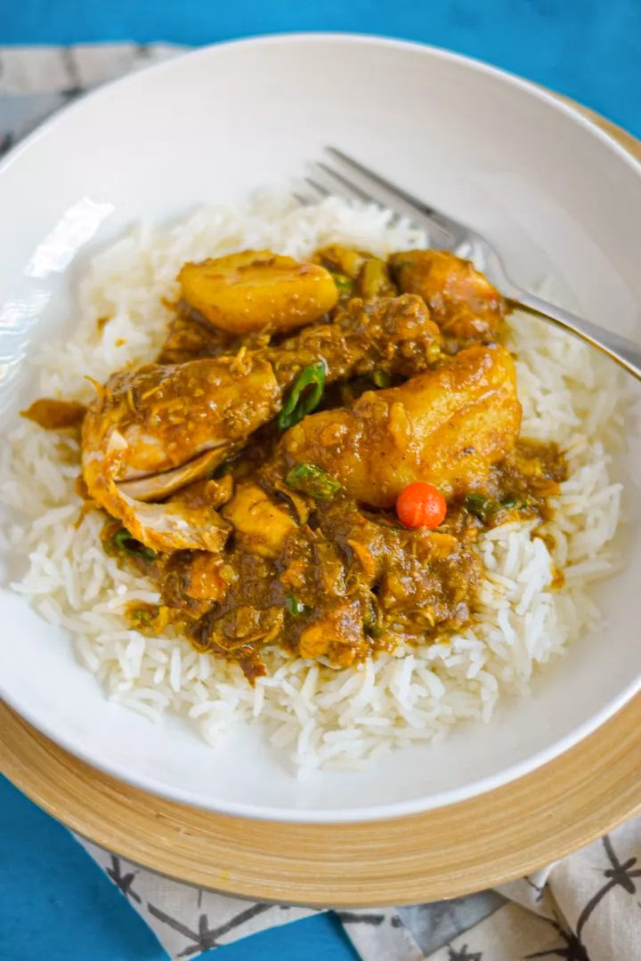 Does Guyanese eat chicken curry?