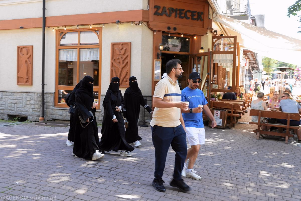 Why should you choose halal travel packages?