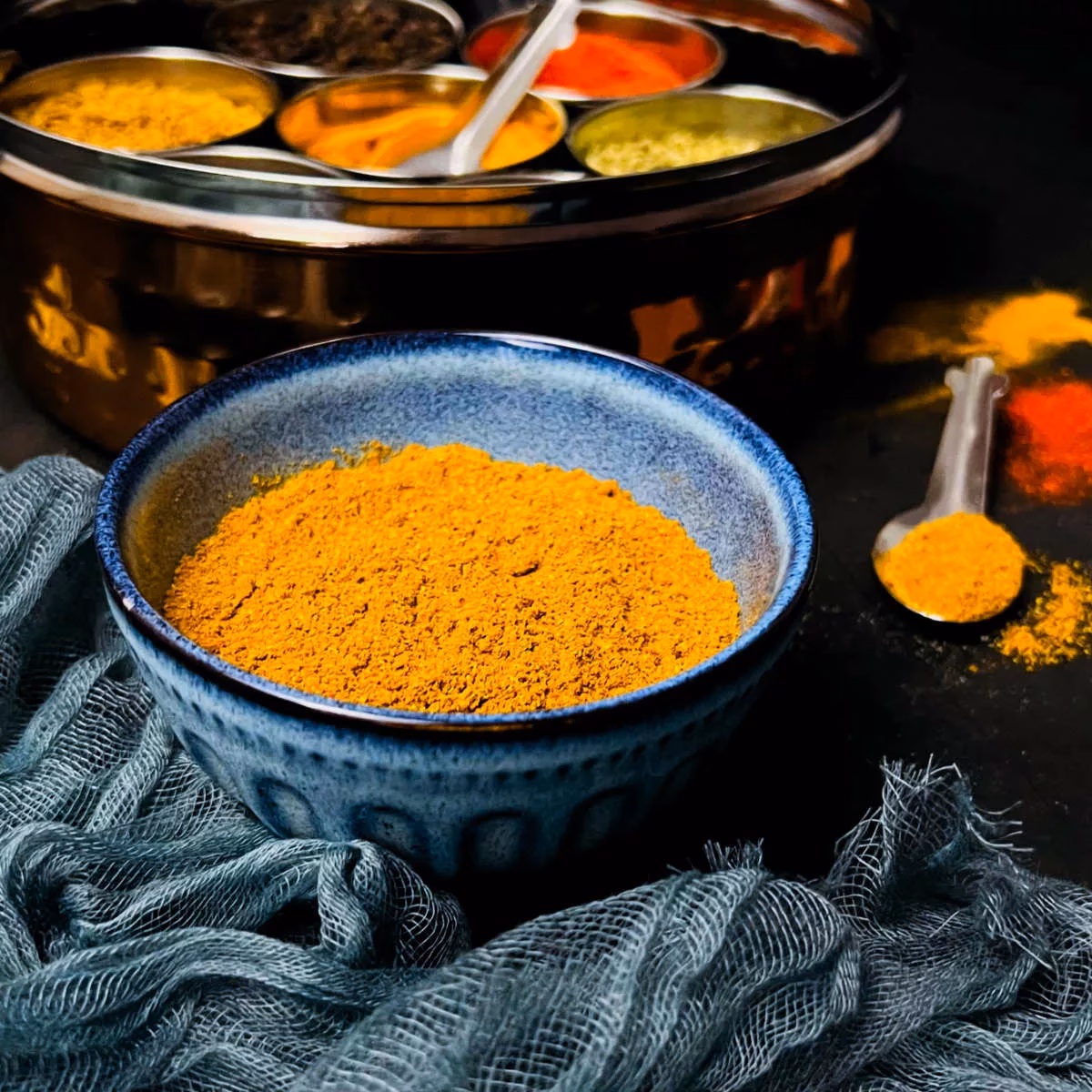 How do you mix curry powder?