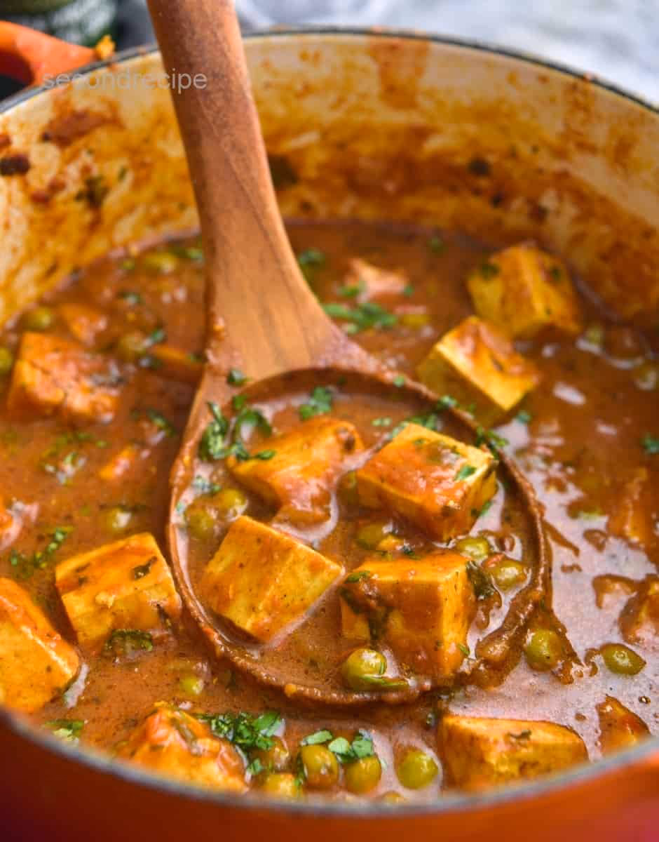 How do you cook tofu curry?