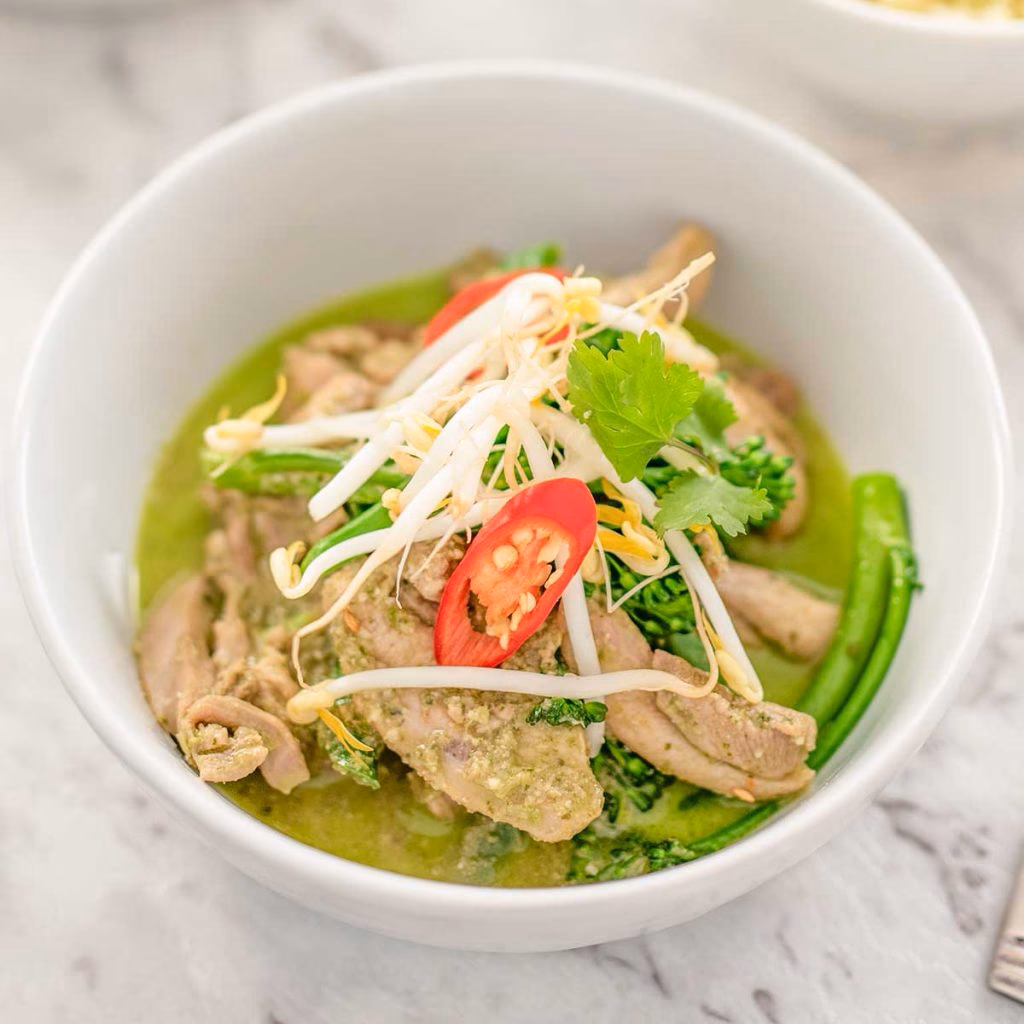 How do you cook green chicken curry on a keto diet?