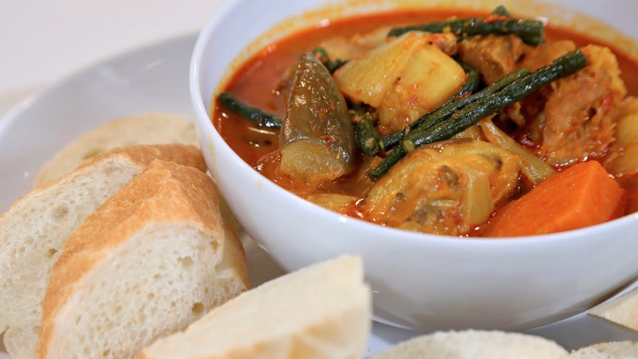 Where does Cambodian curry powder come from?