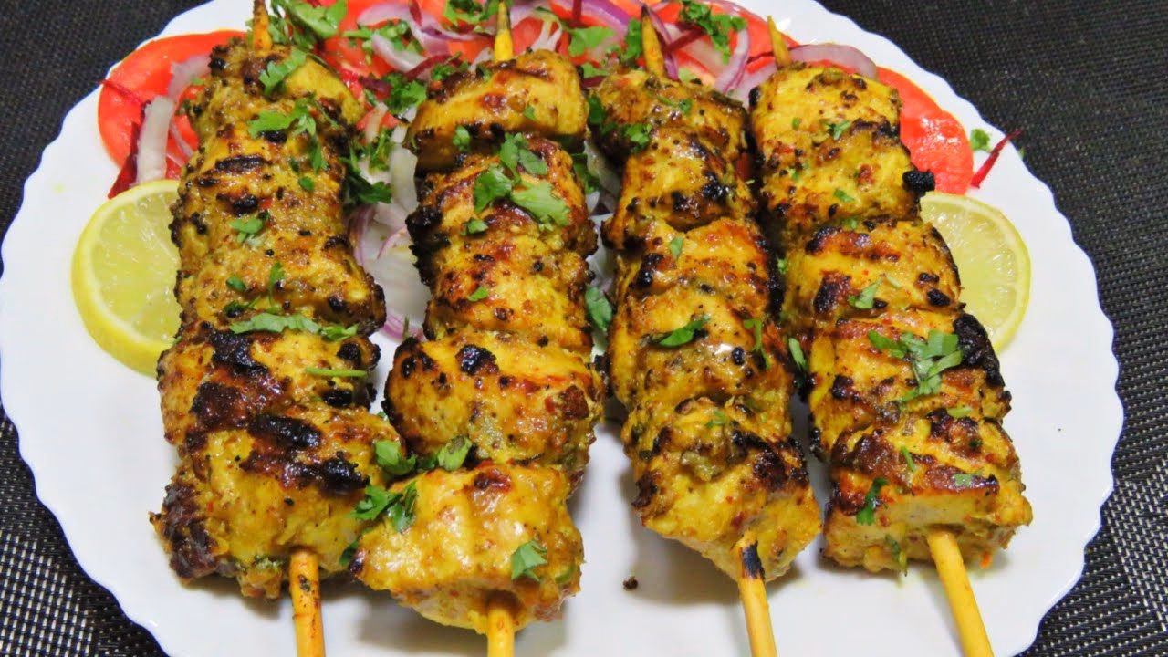 What is Dahi lasooni chicken tikka?