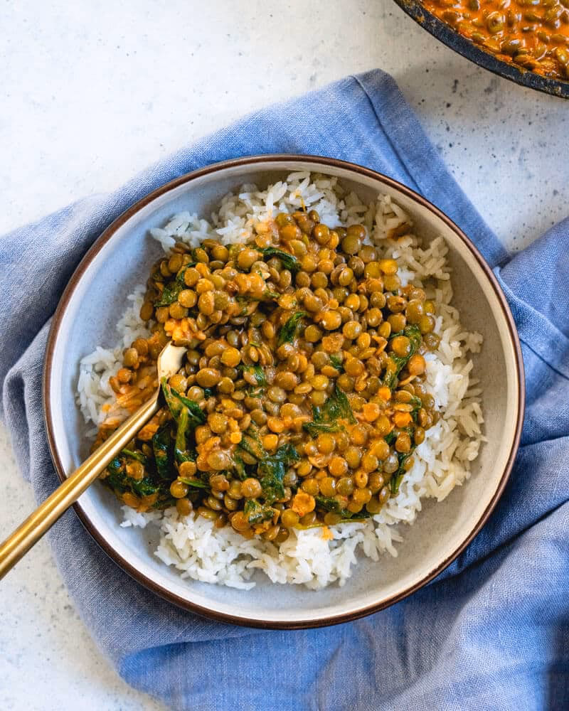 How do you cook lentils in a curry?