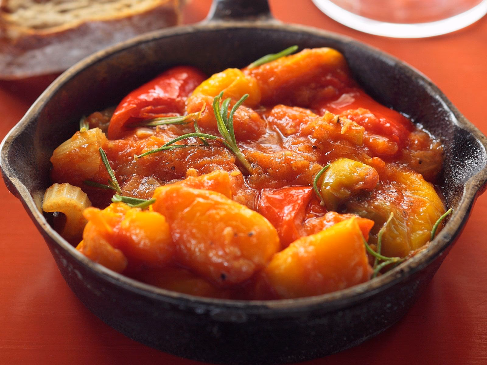 What ingredients are used in a Polish letcho?