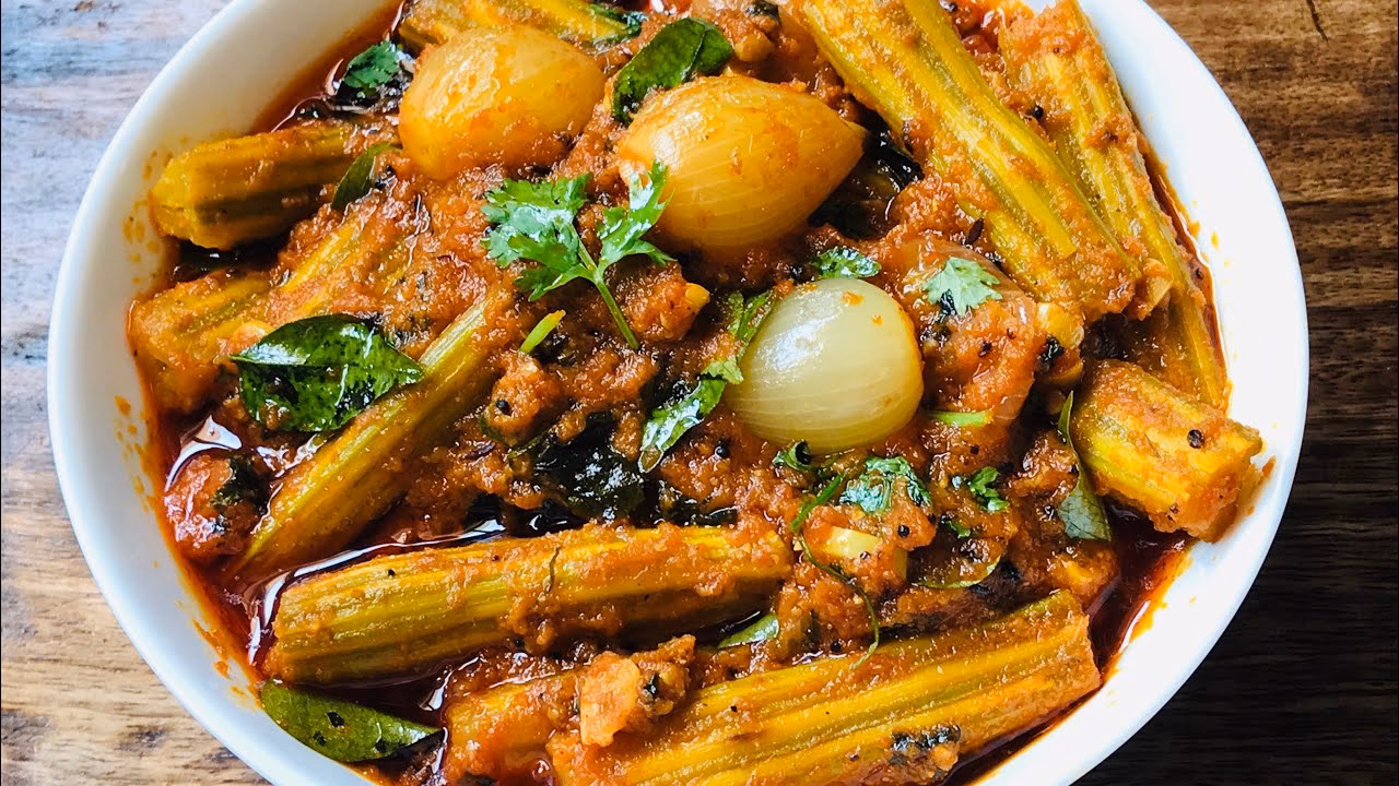 How do you make a curry paste?