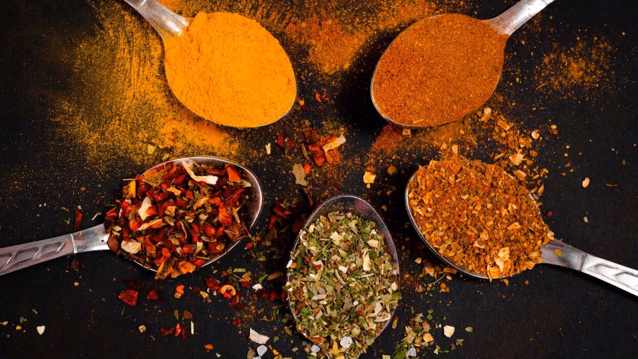 Can Salmonella survive in dried spices?
