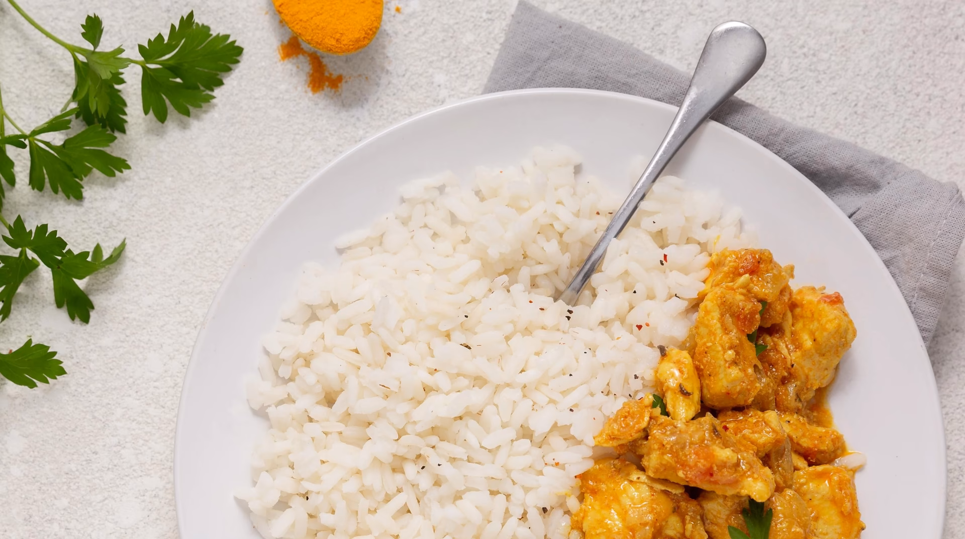 Comment préparer le riz au poulet et Curry ?