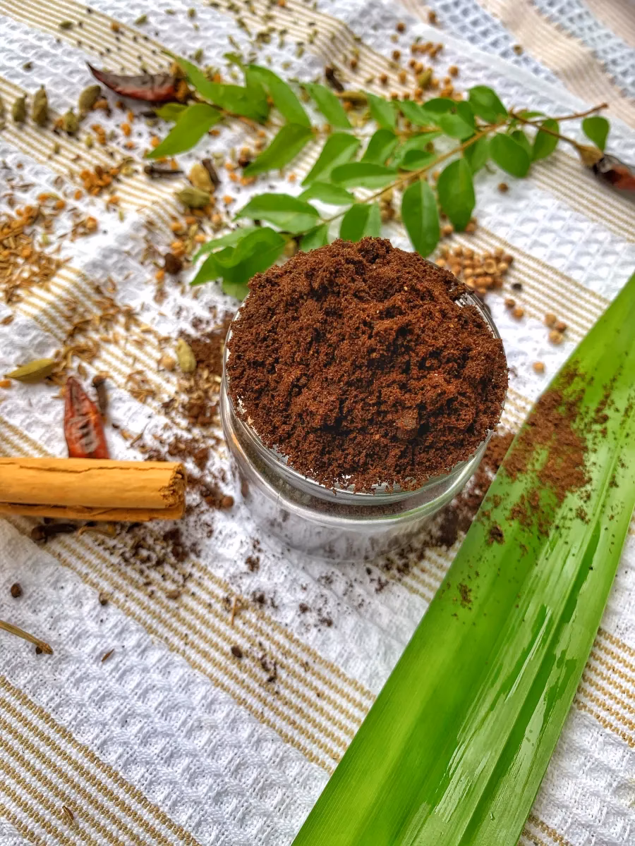 How to cook roasted curry powder in a wok?