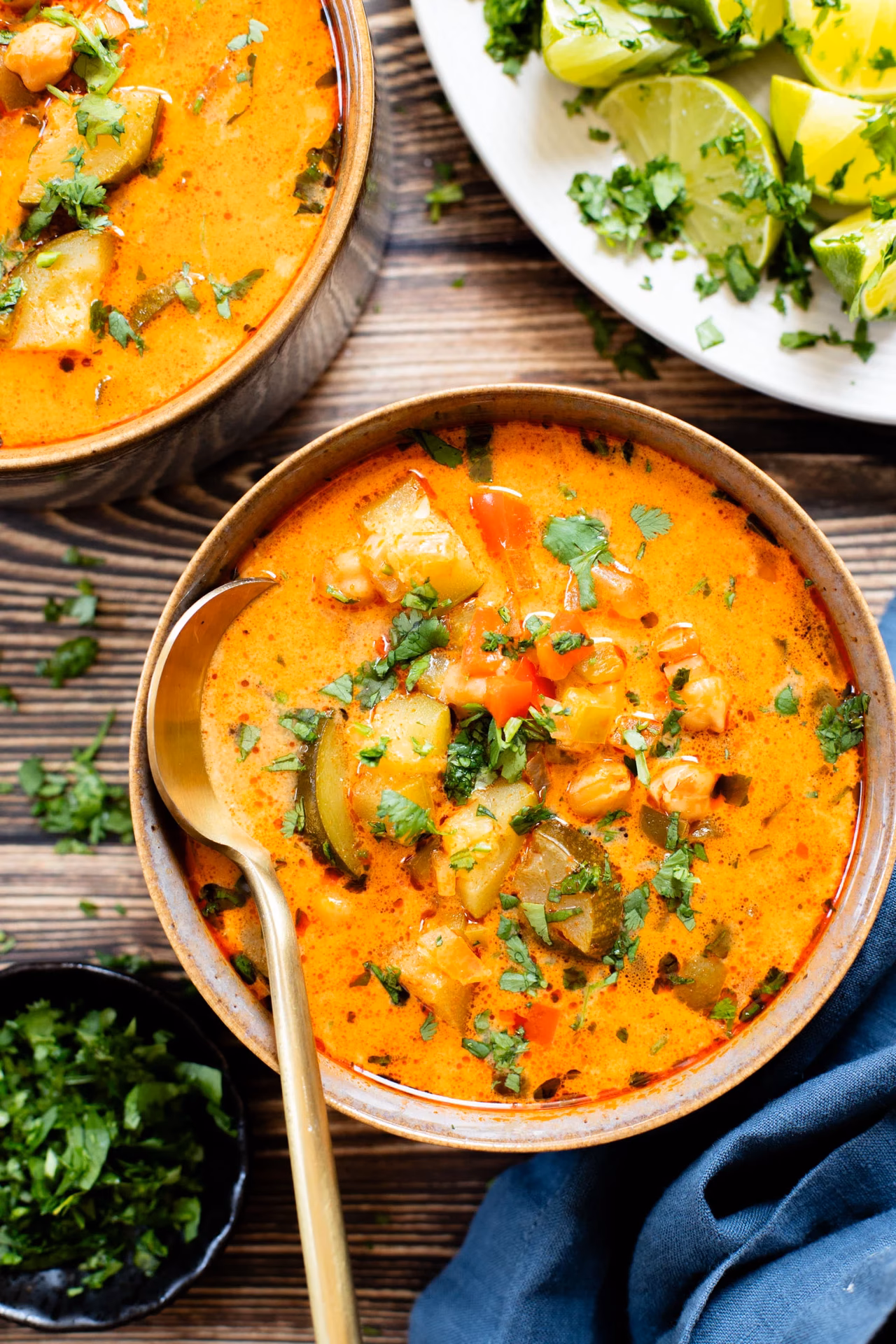 How do you make a vegan curry in a slow cooker?