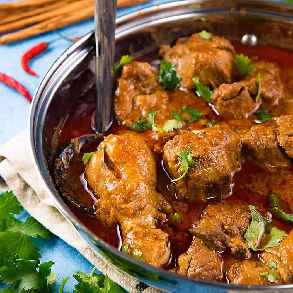 What is Sri Lankan chicken curry?
