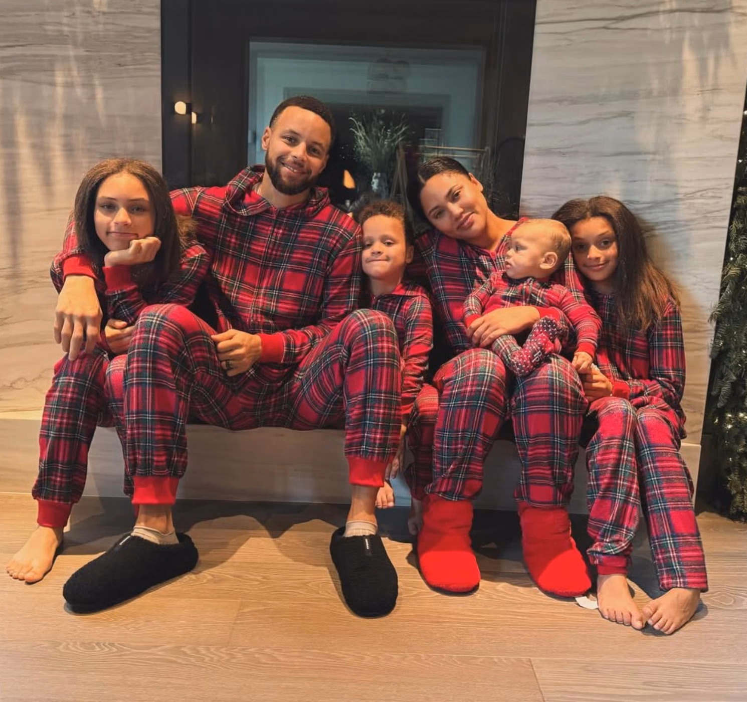 How many kids does Steph Curry have?