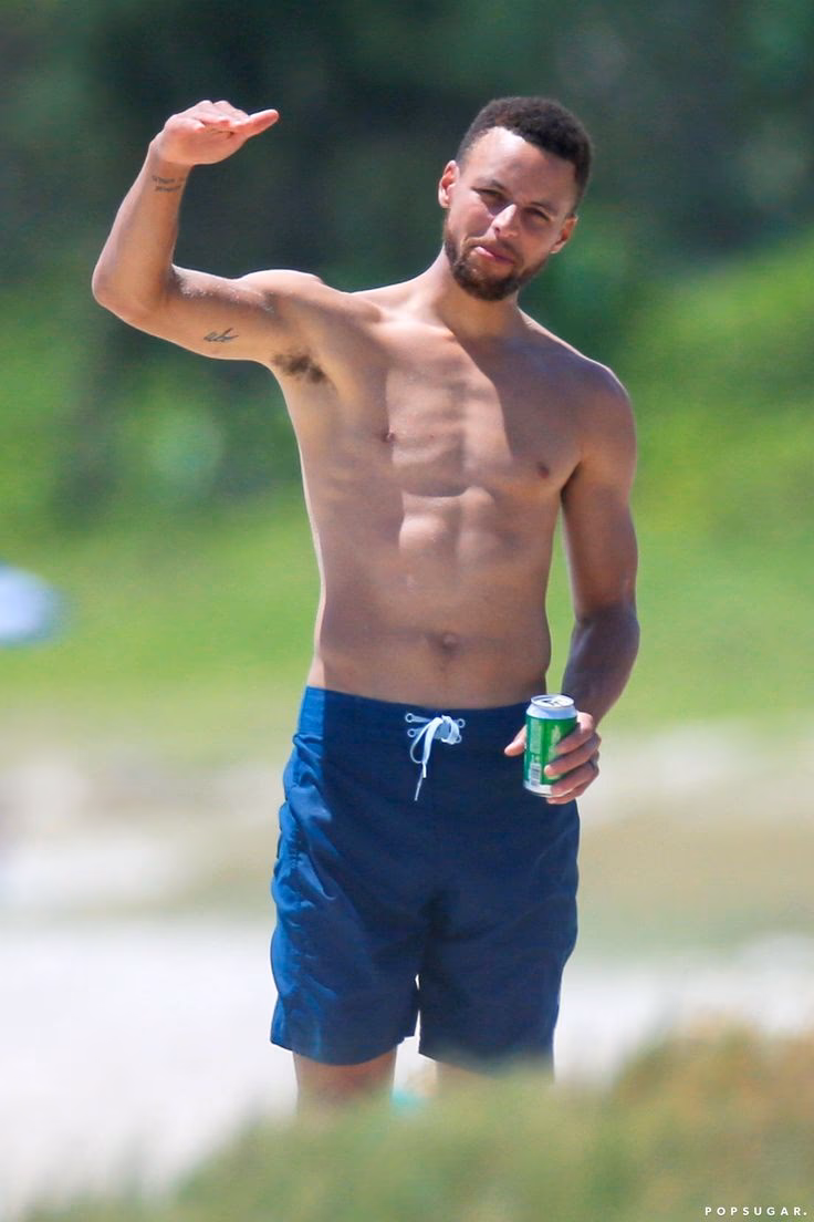 Is Stephen Curry flexing his muscles with wife Ayesha Curry?