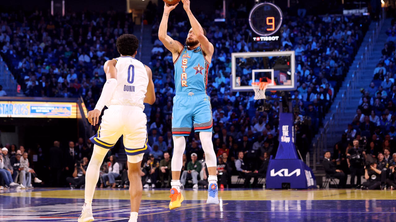 Did Stephen Curry win the first NBA All-Star mini tournament?