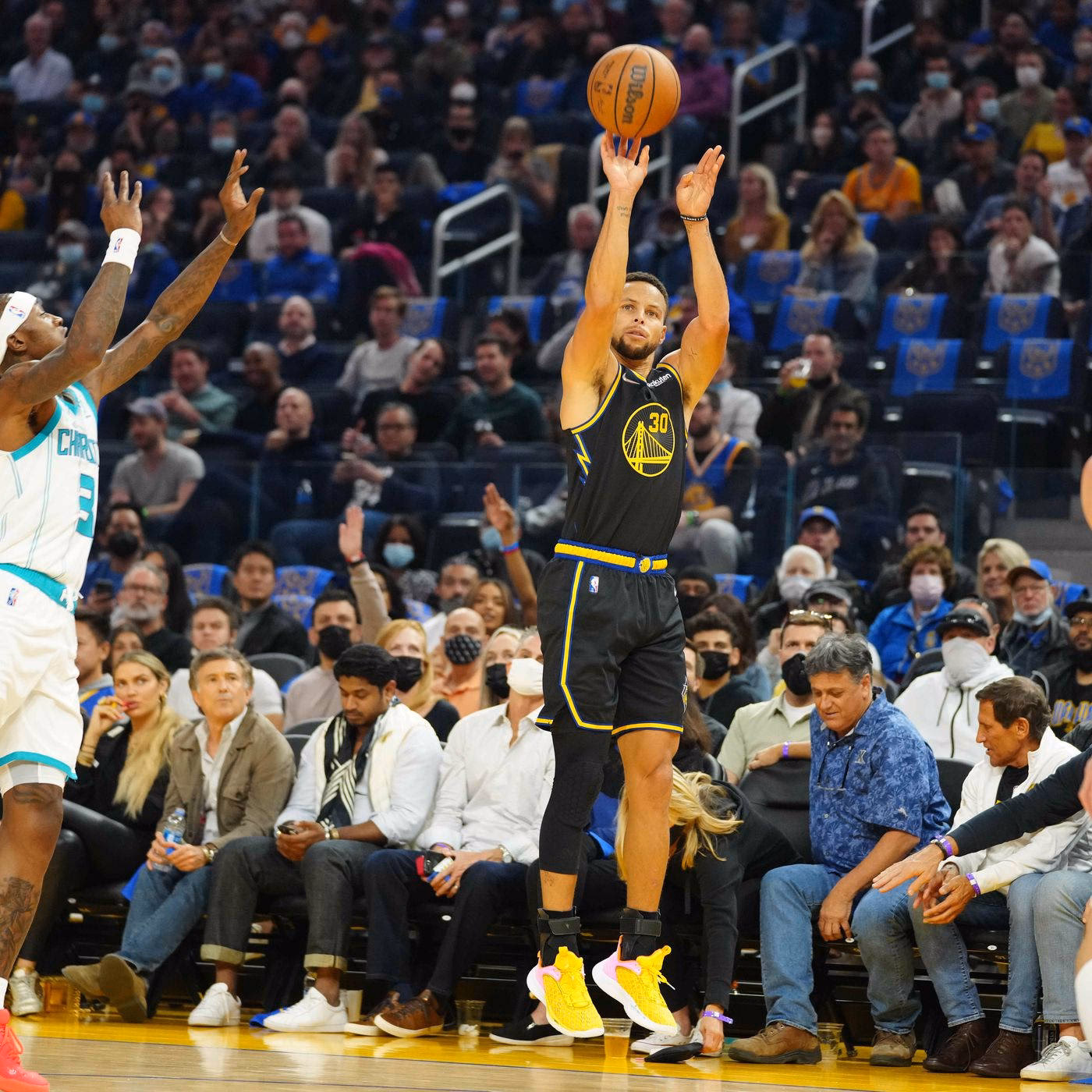 What is the shooting form of Stephen Curry?